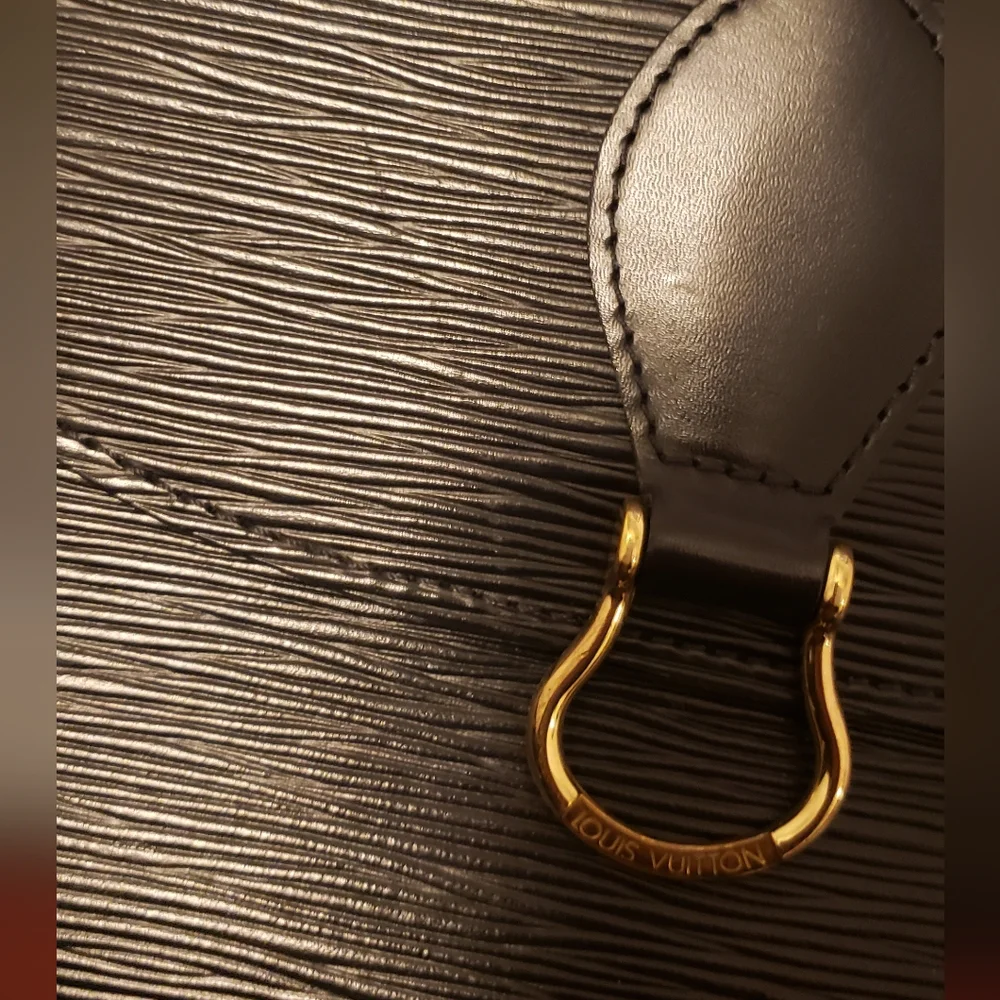 Authentic Louis Vuitton epi leather saddle bag black - Picture 13 of 14